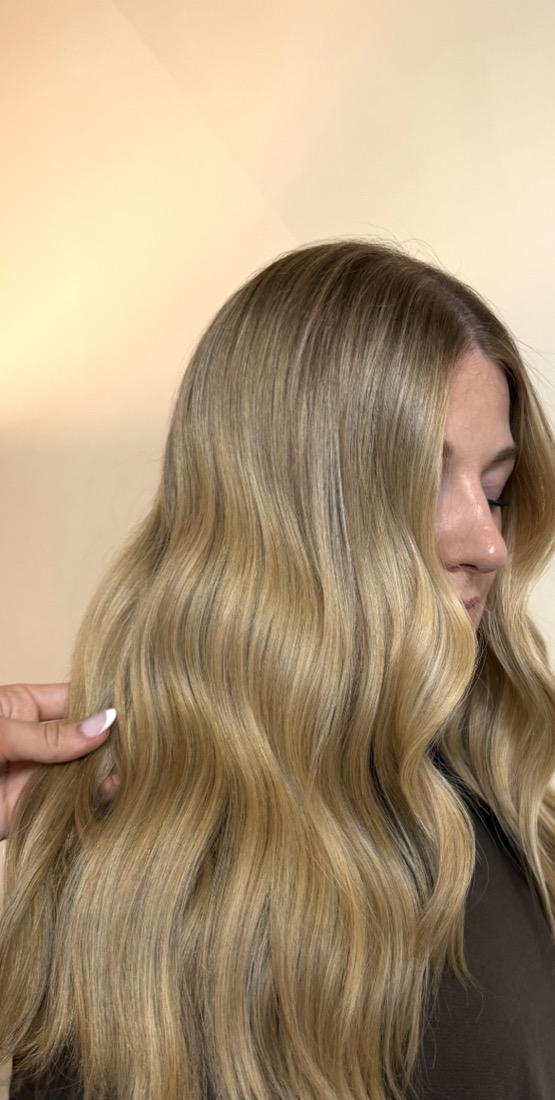 Warm golden blonde waves